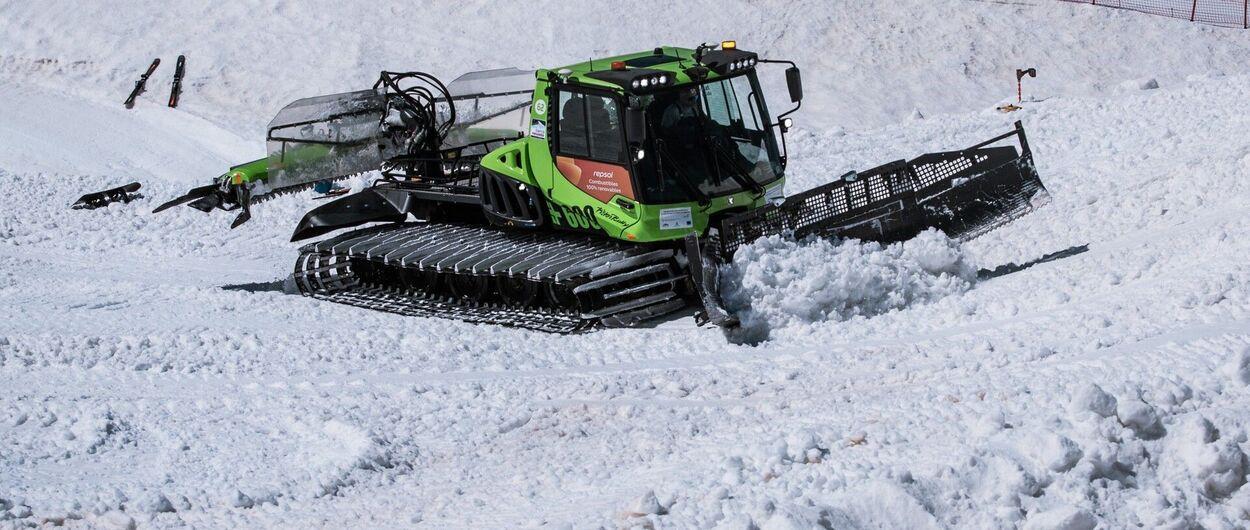 Maquinas pisando nieve